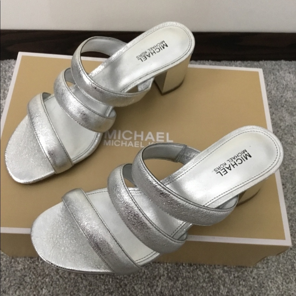 Michael Kors Paloma silver metallic mules - Picture 4 of 13